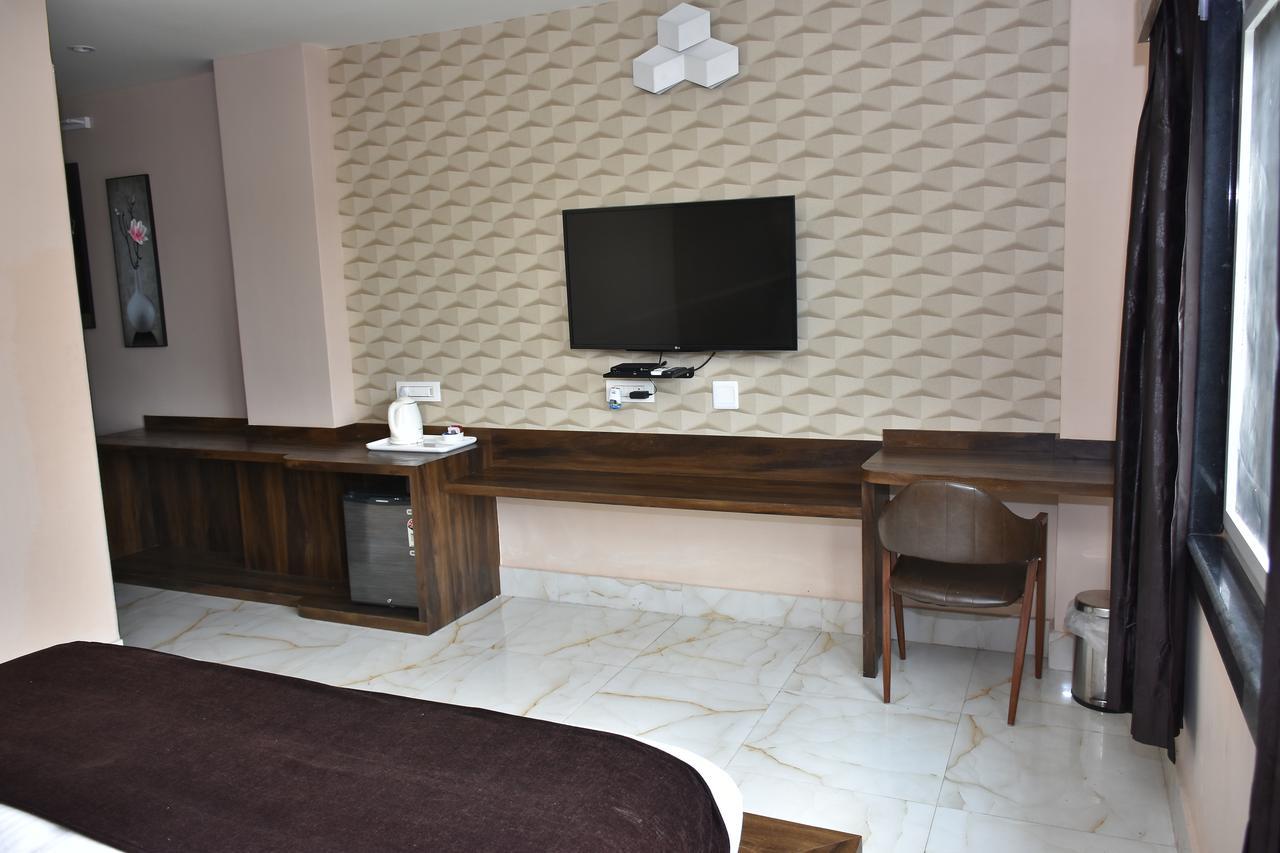 Hotel Daftari Palace Kishanganj Экстерьер фото