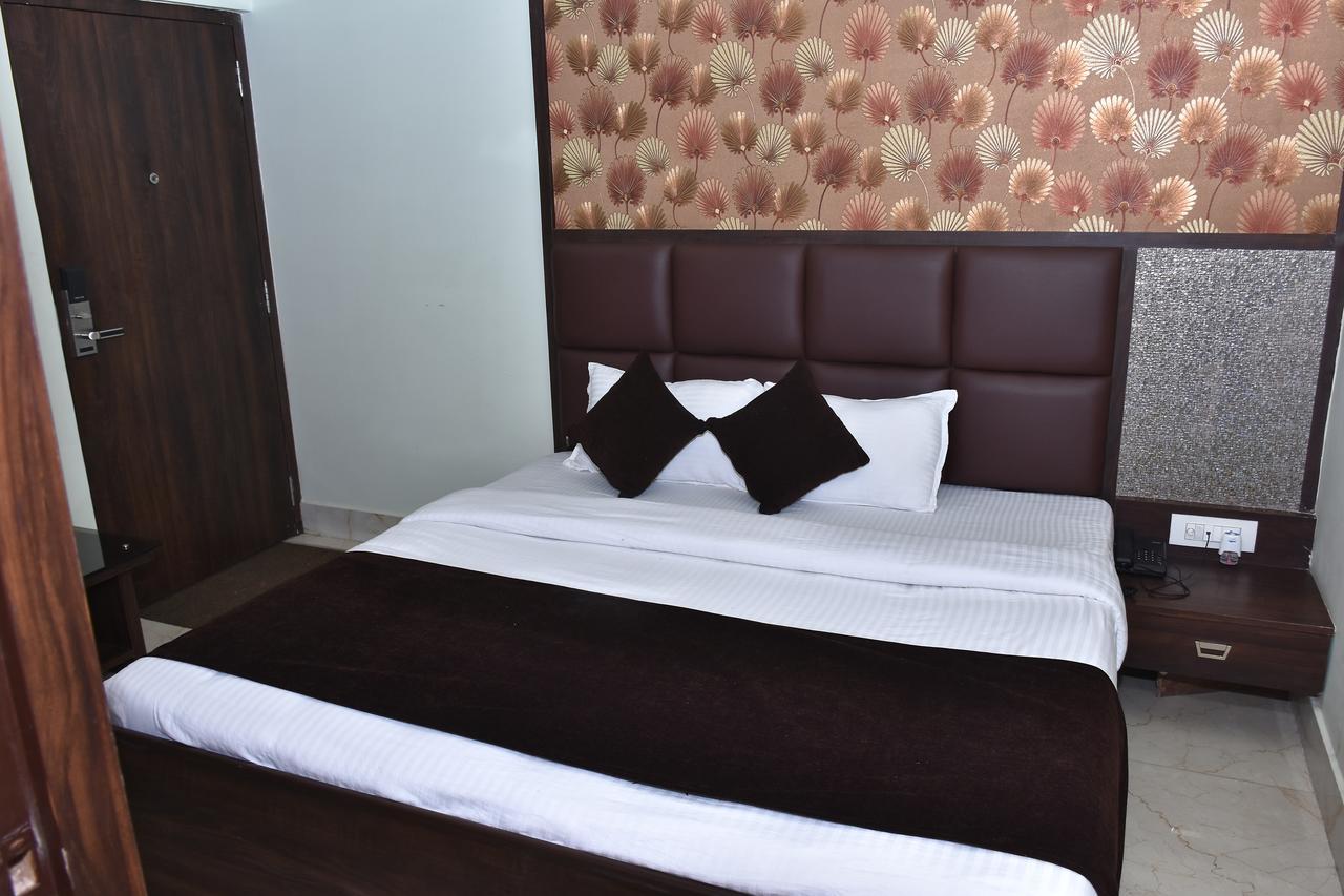 Hotel Daftari Palace Kishanganj Экстерьер фото